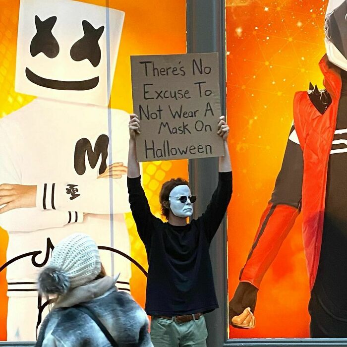 ‘Dude With Sign’ Has 7.4 Million Followers For Protesting Annoying Everyday Things With Funny Signs (40 New Pics) ‘Dude With Sign’ Has 7.4 Million Followers For Protesting Annoying Everyday Things With Funny Signs (40 New Pics)