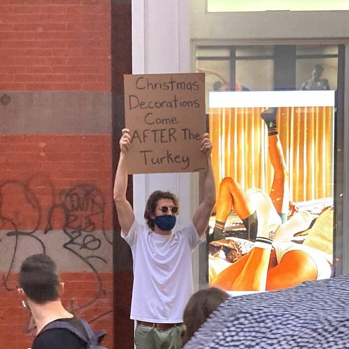 ‘Dude With Sign’ Has 7.4 Million Followers For Protesting Annoying Everyday Things With Funny Signs (40 New Pics) ‘Dude With Sign’ Has 7.4 Million Followers For Protesting Annoying Everyday Things With Funny Signs (40 New Pics)
