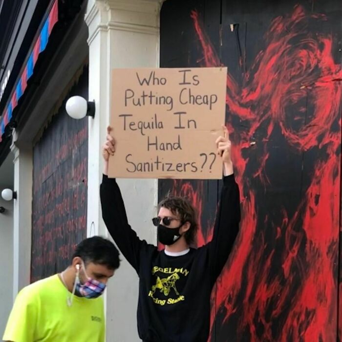 ‘Dude With Sign’ Has 7.4 Million Followers For Protesting Annoying Everyday Things With Funny Signs (40 New Pics) ‘Dude With Sign’ Has 7.4 Million Followers For Protesting Annoying Everyday Things With Funny Signs (40 New Pics)