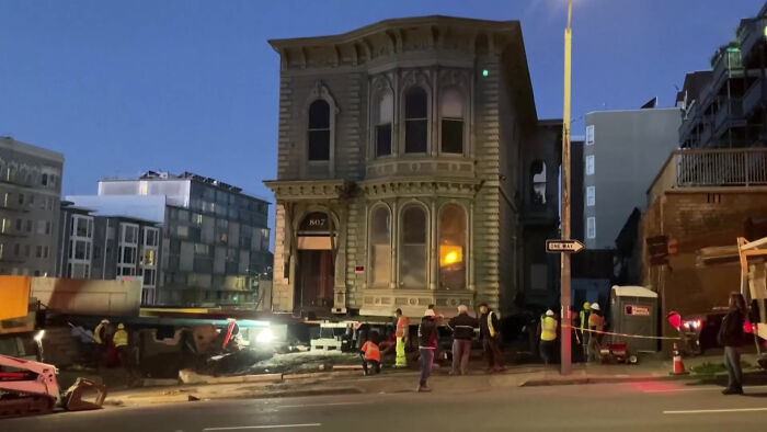 Guy Pays $400k To Have His $2.6M Victorian House Moved 7 Blocks In San Francisco