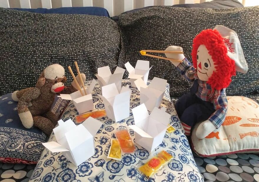 I’ve Made My Wife Laugh Every Day Of The Pandemic With Daily Sock Monkey Shows And I Hope They Make You Smile Too (65 Pics) I’ve Made My Wife Laugh Every Day Of The Pandemic With Daily Sock Monkey Shows And I Hope They Make You Smile Too (65 Pics)