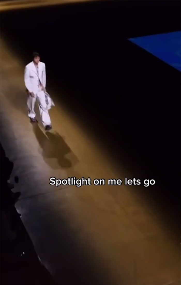 Model Shares What Goes Through His Mind During His Runway Walk And People Think It’s Hilarious Model Shares What Goes Through His Mind During His Runway Walk And People Think It’s Hilarious