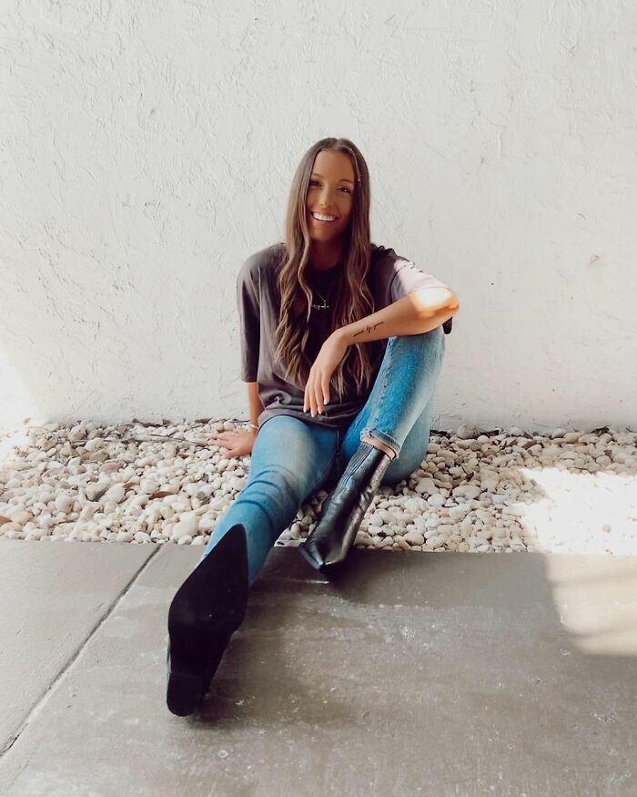 This Girl Forgot To Change The Template Photo In Her Resume, Sent It Out To Her Employer This Girl Forgot To Change The Template Photo In Her Resume, Sent It Out To Her Employer