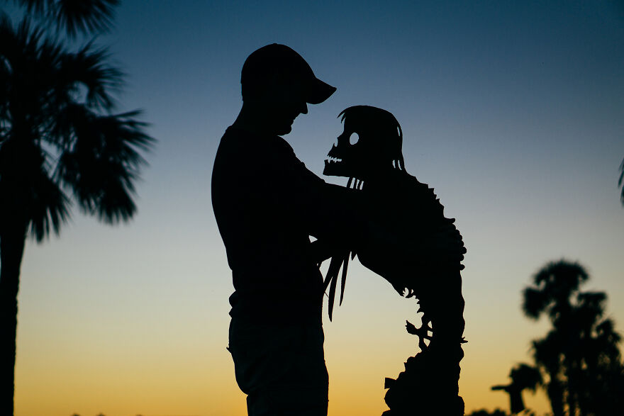 Valentine’s Day Is Coming, So I Made These 37 Selfie Date Cardboard Cutouts At Sunset To Get You In The Mood (47 Pics) Valentine’s Day Is Coming, So I Made These 37 Selfie Date Cardboard Cutouts At Sunset To Get You In The Mood (47 Pics)