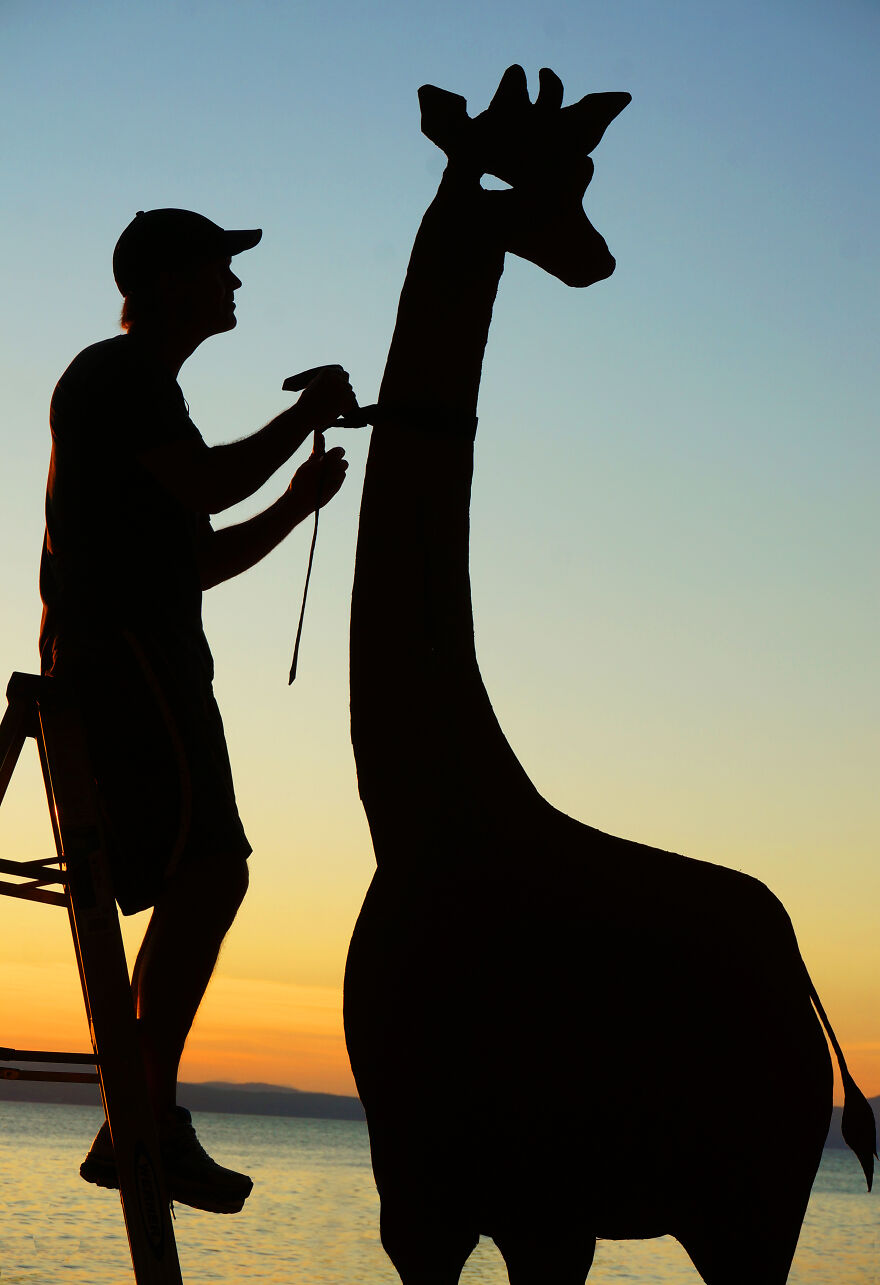 Valentine’s Day Is Coming, So I Made These 37 Selfie Date Cardboard Cutouts At Sunset To Get You In The Mood (47 Pics) Valentine’s Day Is Coming, So I Made These 37 Selfie Date Cardboard Cutouts At Sunset To Get You In The Mood (47 Pics)