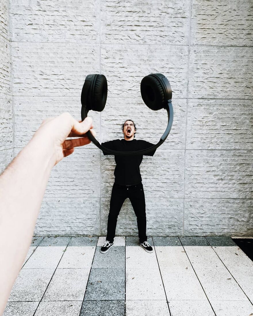 This Photographer Captured 40 Photographs Which Perfectly Show The Power Of Perspective This Photographer Captured 40 Photographs Which Perfectly Show The Power Of Perspective