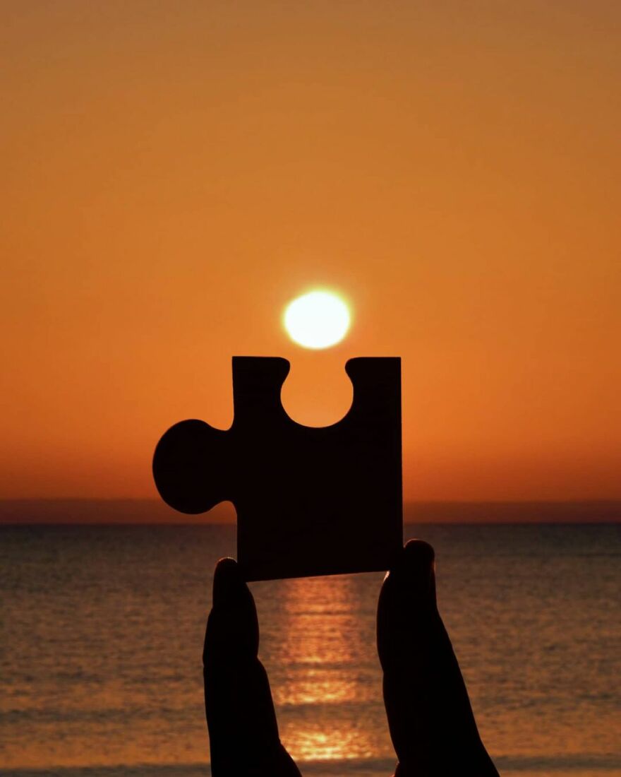 This Photographer Captured 40 Photographs Which Perfectly Show The Power Of Perspective This Photographer Captured 40 Photographs Which Perfectly Show The Power Of Perspective