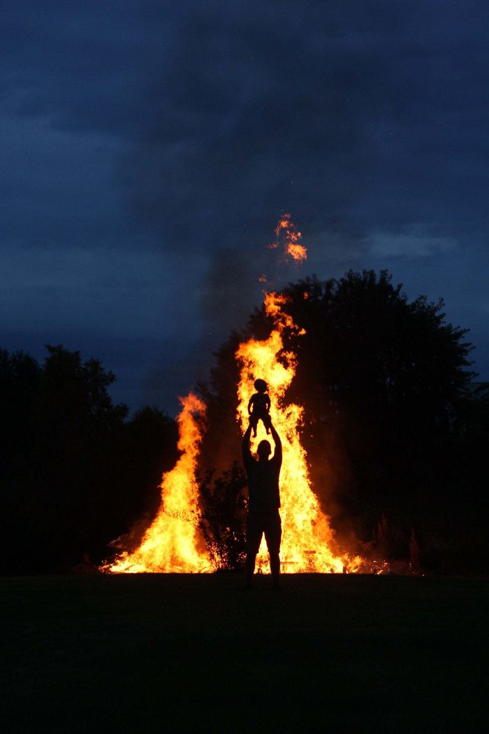 50 Times People Captured Such Perfectly Timed Pics, They Had To Celebrate It By Sharing Them Online 50 Times People Captured Such Perfectly Timed Pics, They Had To Celebrate It By Sharing Them Online