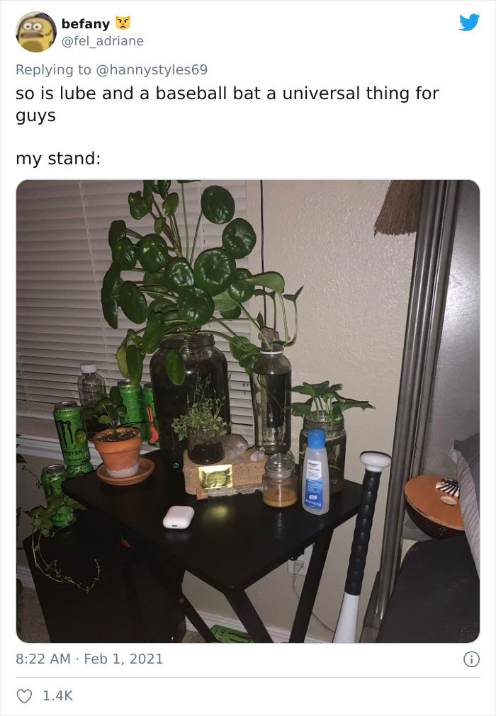 Women Are Comparing Their Side Of The Bed Vs. Their Boyfriends’, And People Find The Similarities Between Men Hilarious Women Are Comparing Their Side Of The Bed Vs. Their Boyfriends’, And People Find The Similarities Between Men Hilarious