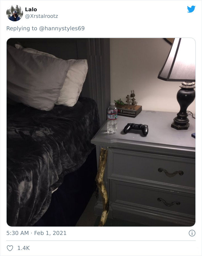 Women Are Comparing Their Side Of The Bed Vs. Their Boyfriends’, And People Find The Similarities Between Men Hilarious Women Are Comparing Their Side Of The Bed Vs. Their Boyfriends’, And People Find The Similarities Between Men Hilarious