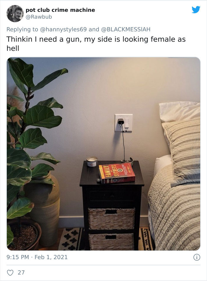 Women Are Comparing Their Side Of The Bed Vs. Their Boyfriends’, And People Find The Similarities Between Men Hilarious Women Are Comparing Their Side Of The Bed Vs. Their Boyfriends’, And People Find The Similarities Between Men Hilarious