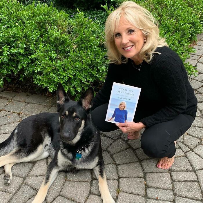 Biden’s Dogs Just Moved Into The White House And The Photos Are Just Precious (11 Pics) Biden’s Dogs Just Moved Into The White House And The Photos Are Just Precious (11 Pics)