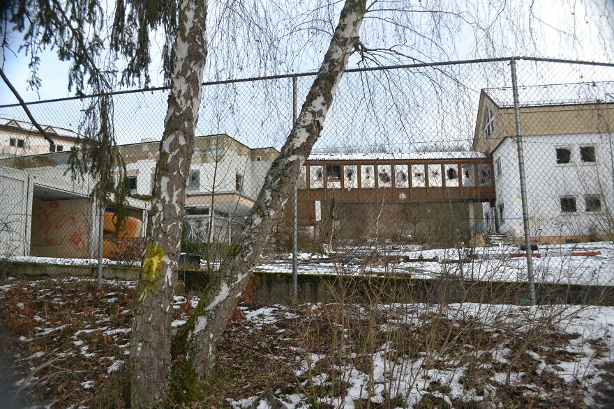 My Exploration Of A Clinic That Was Abandoned In 2002, From One Day To The Next My Exploration Of A Clinic That Was Abandoned In 2002, From One Day To The Next