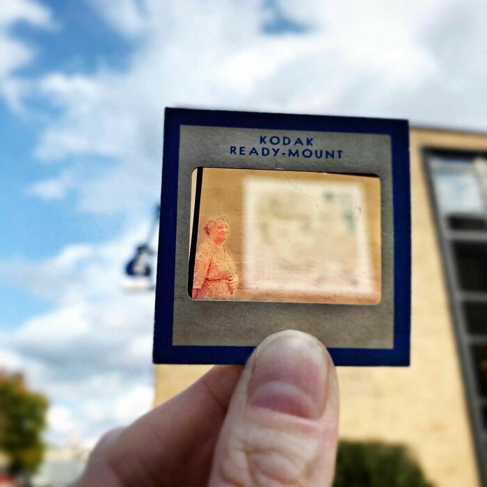 Photographer Uses Her Dad’s Old Slides To Create A Nostalgic Photo Series (31 Pics) Photographer Uses Her Dad’s Old Slides To Create A Nostalgic Photo Series (31 Pics)