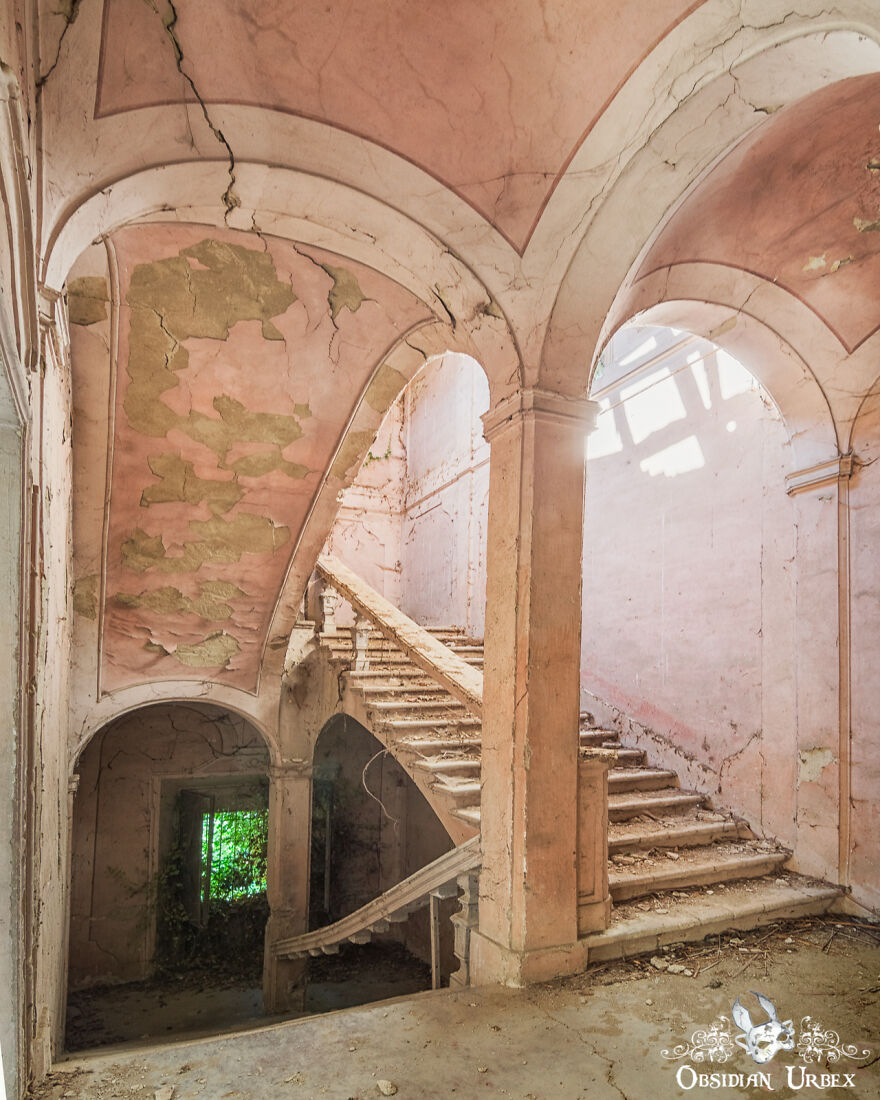 I Traveled All Over Italy And Took Pictures Of Mesmerizing Abandoned Buildings (32 Pics) I Traveled All Over Italy And Took Pictures Of Mesmerizing Abandoned Buildings (32 Pics)