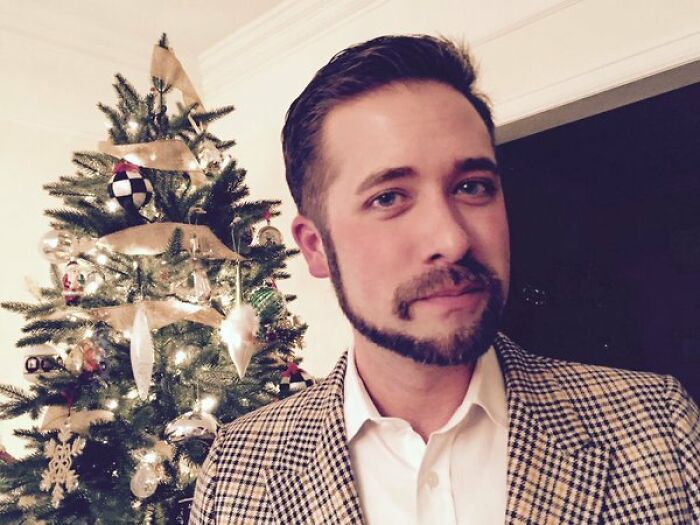 30 Men Who Decided To Try The ‘Monkey Tail’ Beard Look 30 Men Who Decided To Try The ‘Monkey Tail’ Beard Look