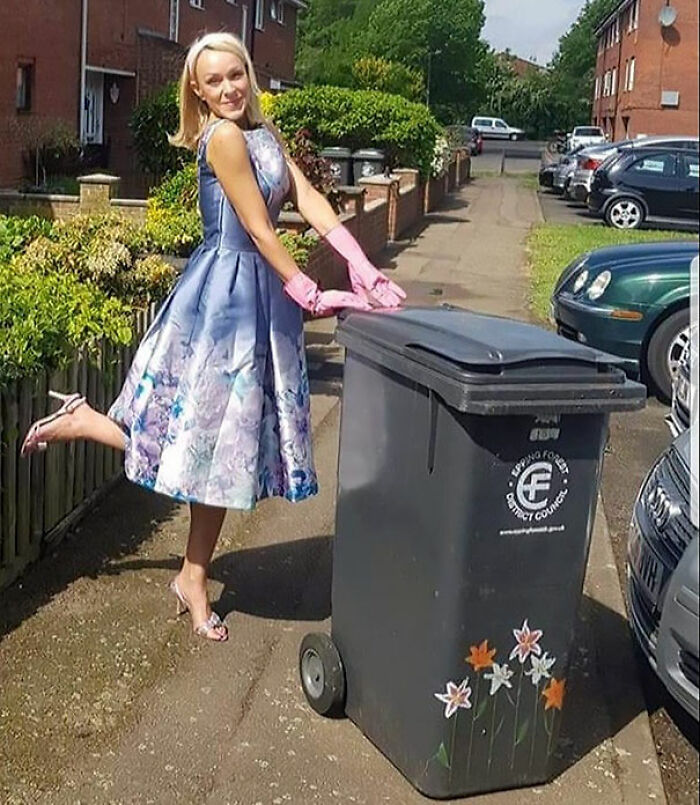 For 20 Weeks, This Essex Woman Wore Posh Dresses To Take Her Garbage Out (13 Pics) For 20 Weeks, This Essex Woman Wore Posh Dresses To Take Her Garbage Out (13 Pics)