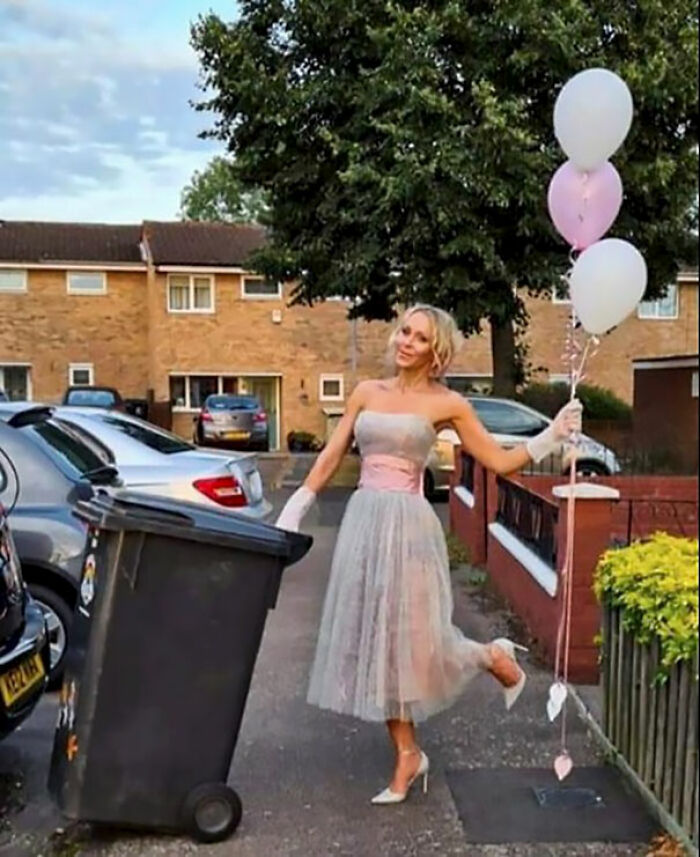 For 20 Weeks, This Essex Woman Wore Posh Dresses To Take Her Garbage Out (13 Pics) For 20 Weeks, This Essex Woman Wore Posh Dresses To Take Her Garbage Out (13 Pics)