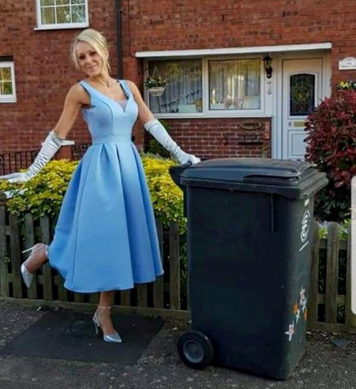For 20 Weeks, This Essex Woman Wore Posh Dresses To Take Her Garbage Out (13 Pics) For 20 Weeks, This Essex Woman Wore Posh Dresses To Take Her Garbage Out (13 Pics)