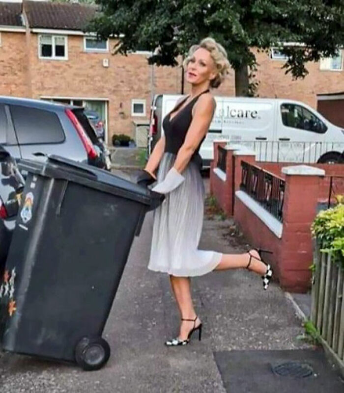 For 20 Weeks, This Essex Woman Wore Posh Dresses To Take Her Garbage Out (13 Pics) For 20 Weeks, This Essex Woman Wore Posh Dresses To Take Her Garbage Out (13 Pics)