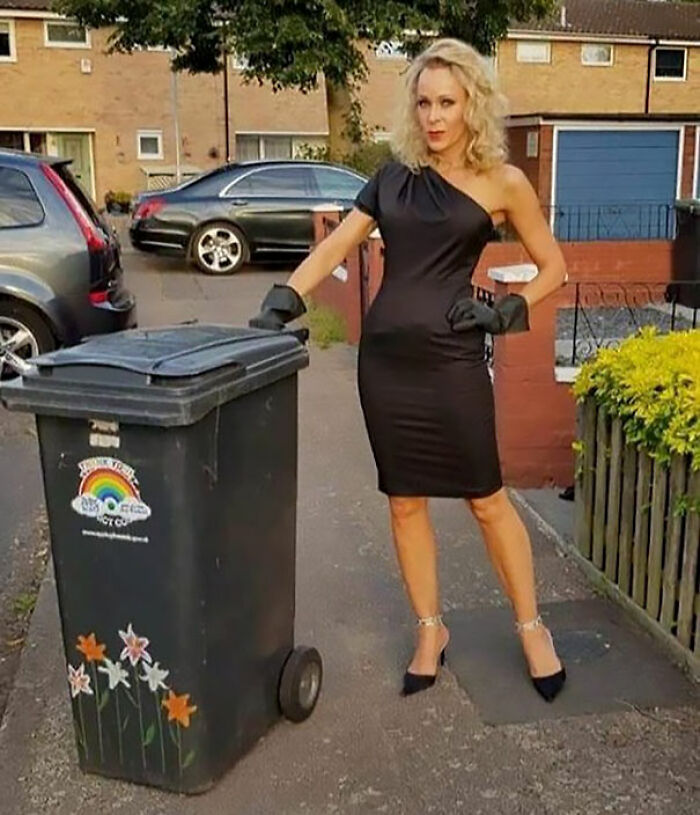 For 20 Weeks, This Essex Woman Wore Posh Dresses To Take Her Garbage Out (13 Pics) For 20 Weeks, This Essex Woman Wore Posh Dresses To Take Her Garbage Out (13 Pics)