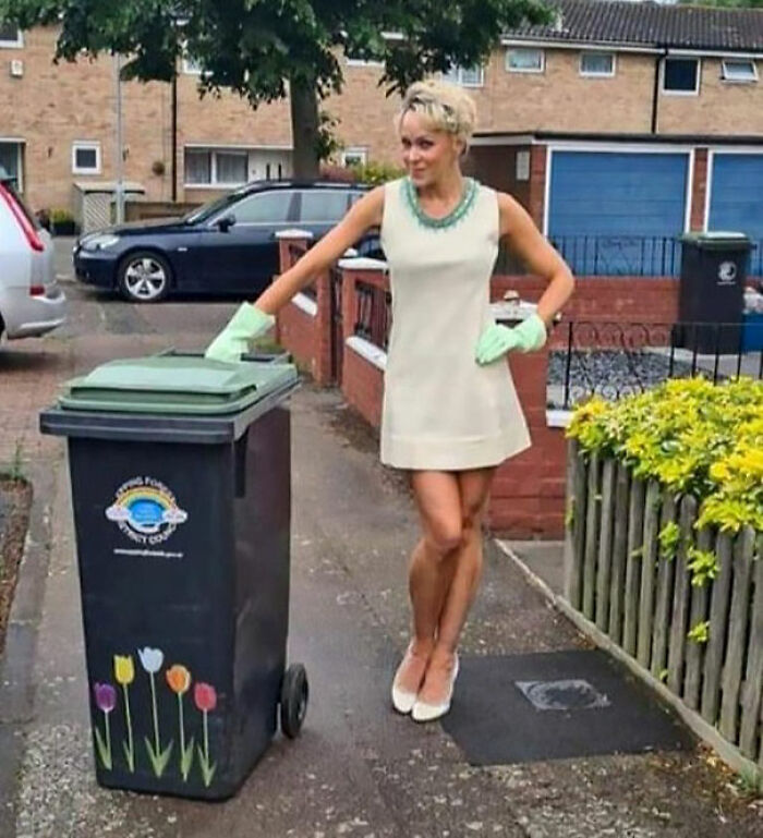 For 20 Weeks, This Essex Woman Wore Posh Dresses To Take Her Garbage Out (13 Pics) For 20 Weeks, This Essex Woman Wore Posh Dresses To Take Her Garbage Out (13 Pics)