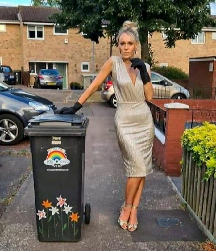 For 20 Weeks, This Essex Woman Wore Posh Dresses To Take Her Garbage Out (13 Pics) For 20 Weeks, This Essex Woman Wore Posh Dresses To Take Her Garbage Out (13 Pics)
