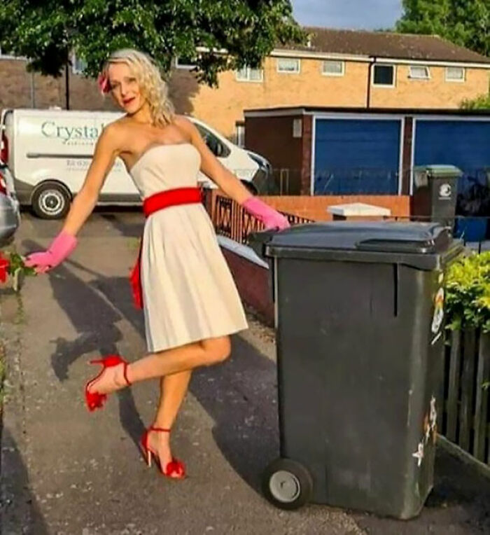 For 20 Weeks, This Essex Woman Wore Posh Dresses To Take Her Garbage Out (13 Pics) For 20 Weeks, This Essex Woman Wore Posh Dresses To Take Her Garbage Out (13 Pics)