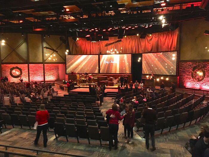 Person Asks Non-Americans To Share &#8220;Scams&#8221; That Americans Think Are Normal, And Here Are 39 Of Their Replies