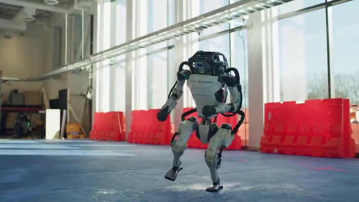 Boston Dynamics Recorded A Video Of Its Robots Performing Impressive New Year Dance Boston Dynamics Recorded A Video Of Its Robots Performing Impressive New Year Dance