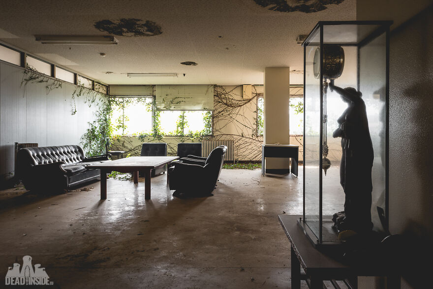 I Took Pictures Of A Japanese Island That Is Full Of Decayed Buildings And Has Less Than 130 People Living On It (36 Pics) I Took Pictures Of A Japanese Island That Is Full Of Decayed Buildings And Has Less Than 130 People Living On It (36 Pics)