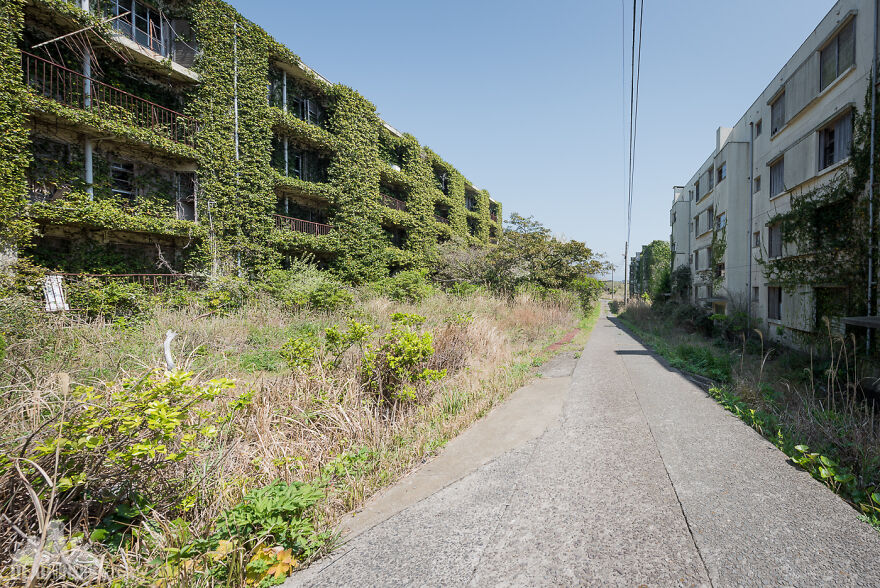 I Took Pictures Of A Japanese Island That Is Full Of Decayed Buildings And Has Less Than 130 People Living On It (36 Pics) I Took Pictures Of A Japanese Island That Is Full Of Decayed Buildings And Has Less Than 130 People Living On It (36 Pics)