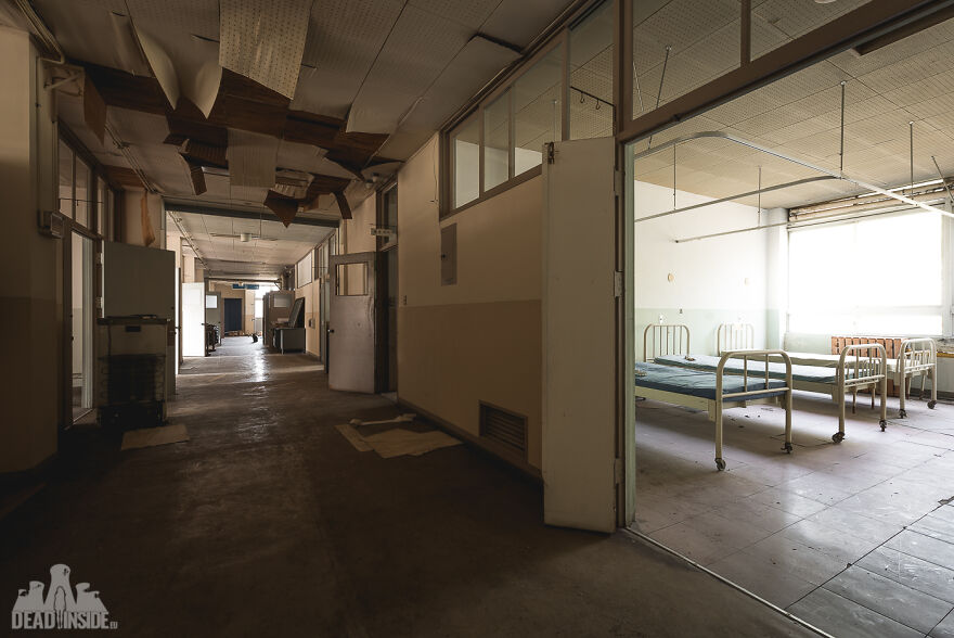 I Took Pictures Of A Japanese Island That Is Full Of Decayed Buildings And Has Less Than 130 People Living On It (36 Pics) I Took Pictures Of A Japanese Island That Is Full Of Decayed Buildings And Has Less Than 130 People Living On It (36 Pics)