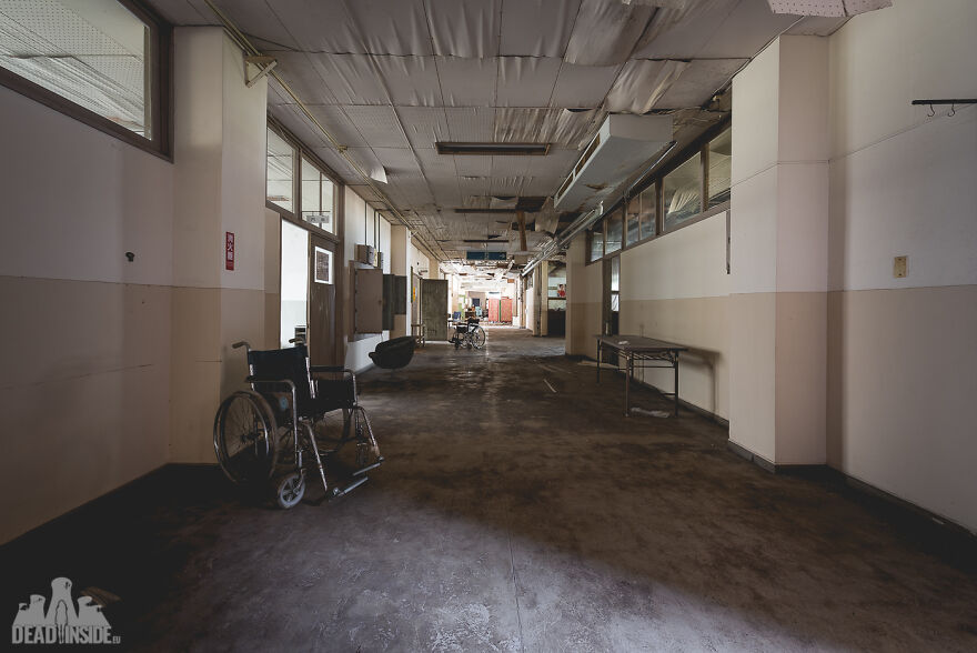 I Took Pictures Of A Japanese Island That Is Full Of Decayed Buildings And Has Less Than 130 People Living On It (36 Pics) I Took Pictures Of A Japanese Island That Is Full Of Decayed Buildings And Has Less Than 130 People Living On It (36 Pics)