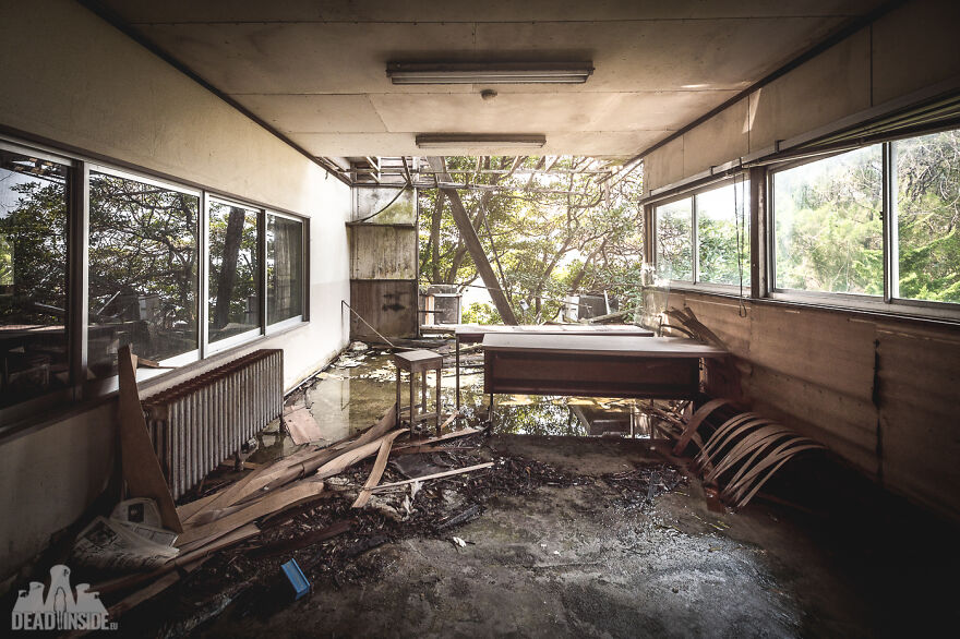 I Took Pictures Of A Japanese Island That Is Full Of Decayed Buildings And Has Less Than 130 People Living On It (36 Pics) I Took Pictures Of A Japanese Island That Is Full Of Decayed Buildings And Has Less Than 130 People Living On It (36 Pics)