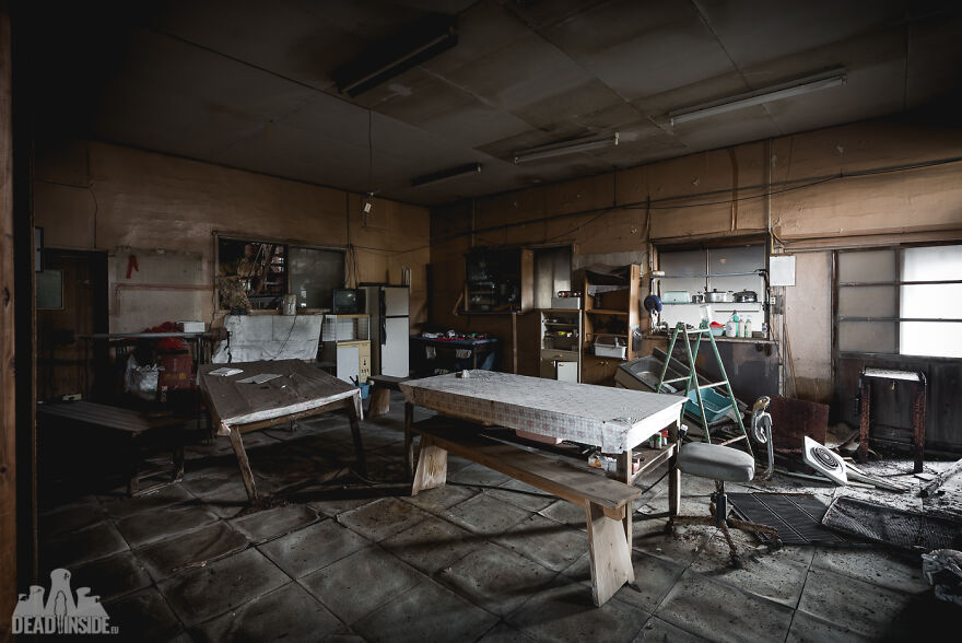 I Took Pictures Of A Japanese Island That Is Full Of Decayed Buildings And Has Less Than 130 People Living On It (36 Pics) I Took Pictures Of A Japanese Island That Is Full Of Decayed Buildings And Has Less Than 130 People Living On It (36 Pics)