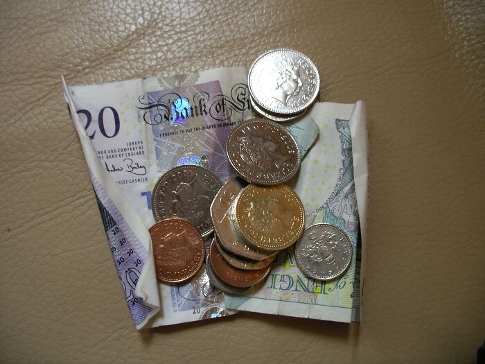 Local People Share 30 Things Tourists Do That Make Them Stand Out As A Non-Local Local People Share 30 Things Tourists Do That Make Them Stand Out As A Non-Local