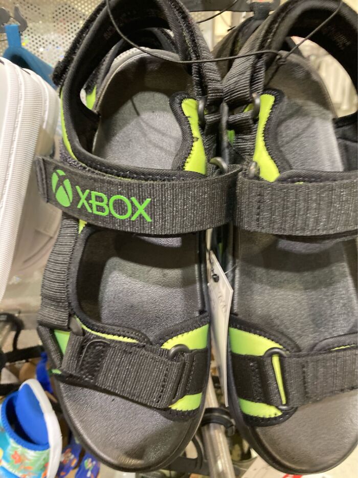 Hey Pandas, What Is The Weirdest Thing You’ve Seen In A Store? (Closed)