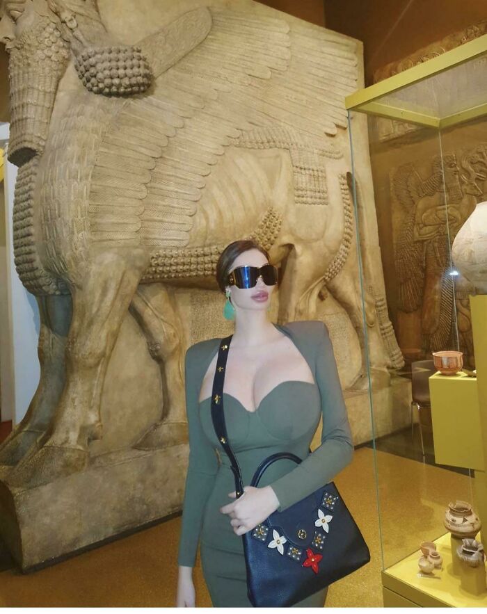 30 Instagrammers Whose Photos Are So Far From Reality, They Got Shamed For It Online (New Pics) 30 Instagrammers Whose Photos Are So Far From Reality, They Got Shamed For It Online (New Pics)