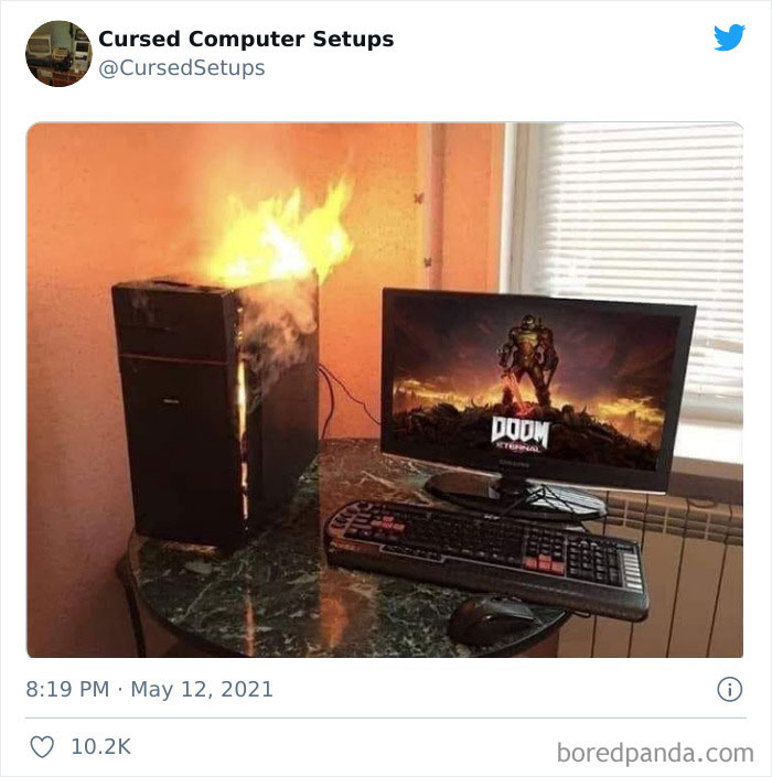 30 Times People Had Such Terrible Computer Setups, They Could Only Be Described As ‘Cursed’, As Shared By This Twitter Account 30 Times People Had Such Terrible Computer Setups, They Could Only Be Described As ‘Cursed’, As Shared By This Twitter Account