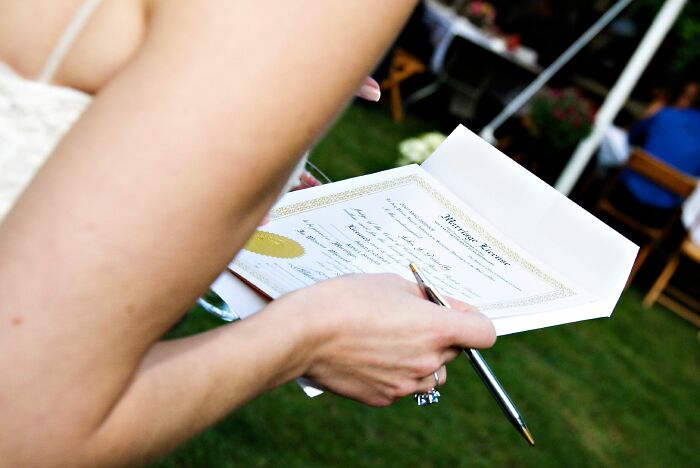 30 Of The Most Humorous, Bizarre, And Deep “Shower Thoughts” On Marriage, As Shared By Users In This Online Group 30 Of The Most Humorous, Bizarre, And Deep “Shower Thoughts” On Marriage, As Shared By Users In This Online Group