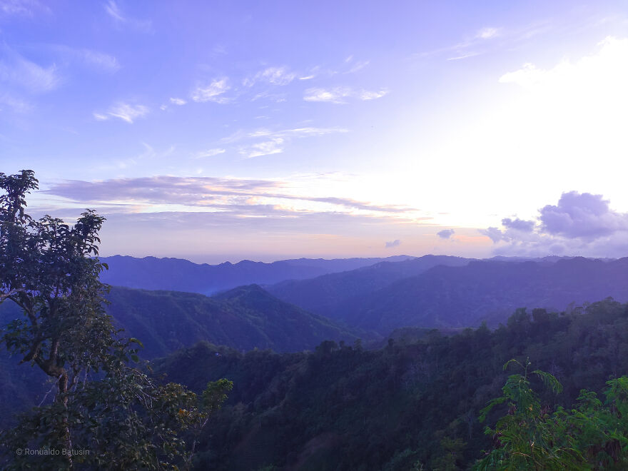 I Like Traveling Around My Country And Take Pictures With My Phone