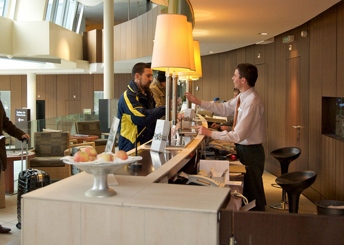 30 Hotel Workers Share What Things They Wish Guests Would Stop Doing, And It’s Disgusting That They Have To Deal With Such Things 30 Hotel Workers Share What Things They Wish Guests Would Stop Doing, And It’s Disgusting That They Have To Deal With Such Things