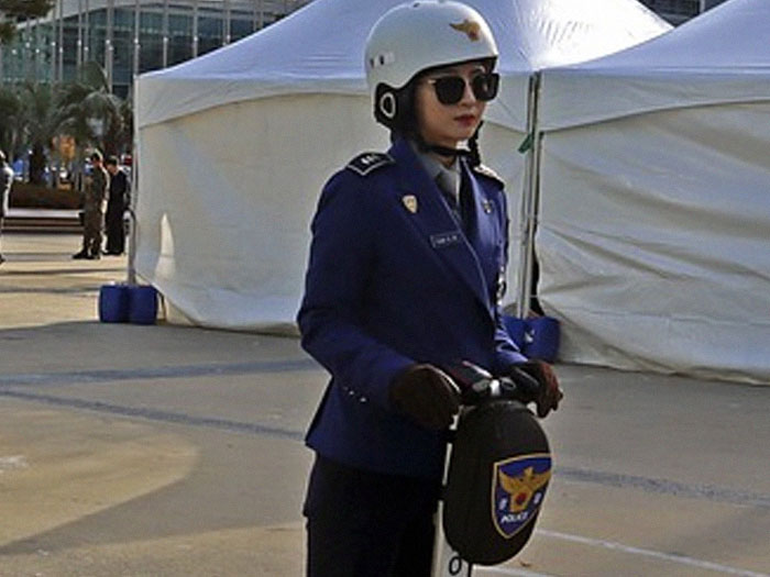 30 People Share Stories Of How Their “Crazy Neighbor” Earned That Name 30 People Share Stories Of How Their “Crazy Neighbor” Earned That Name