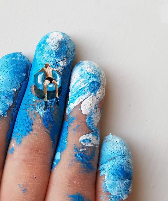 Artist Uses Her Hands As A Canvas To Show Her Hidden Worlds (39 Pics) Artist Uses Her Hands As A Canvas To Show Her Hidden Worlds (39 Pics)