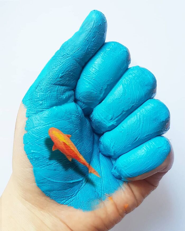 Artist Uses Her Hands As A Canvas To Show Her Hidden Worlds (39 Pics) Artist Uses Her Hands As A Canvas To Show Her Hidden Worlds (39 Pics)