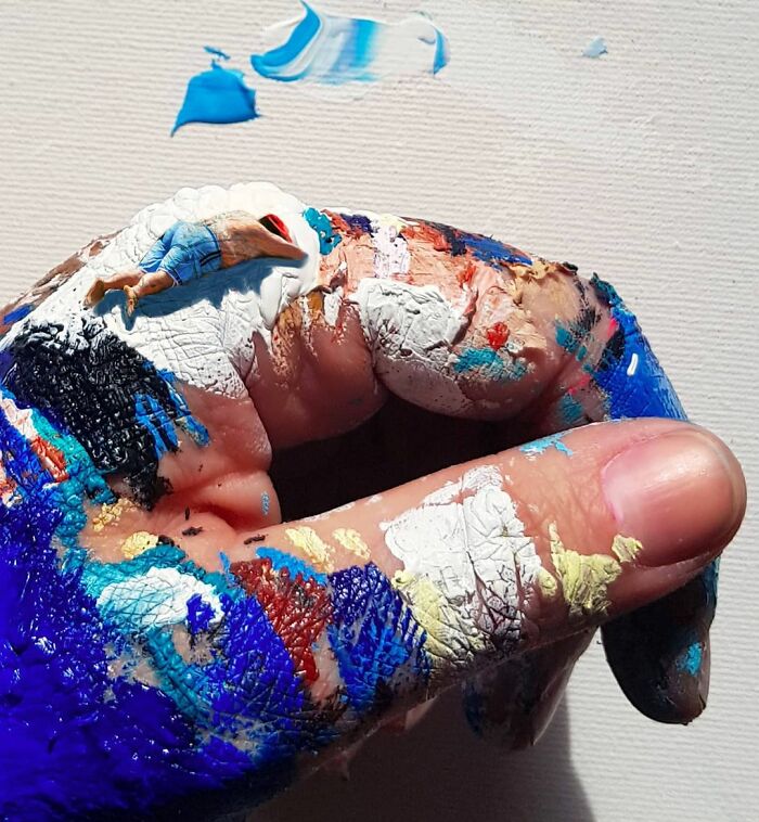 Artist Uses Her Hands As A Canvas To Show Her Hidden Worlds (39 Pics) Artist Uses Her Hands As A Canvas To Show Her Hidden Worlds (39 Pics)