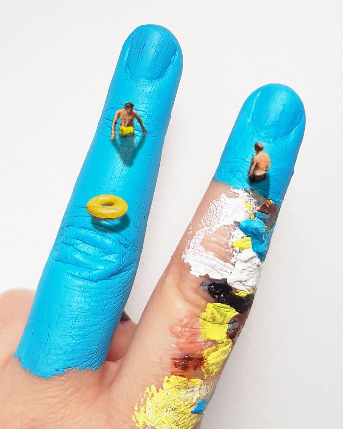 Artist Uses Her Hands As A Canvas To Show Her Hidden Worlds (39 Pics) Artist Uses Her Hands As A Canvas To Show Her Hidden Worlds (39 Pics)