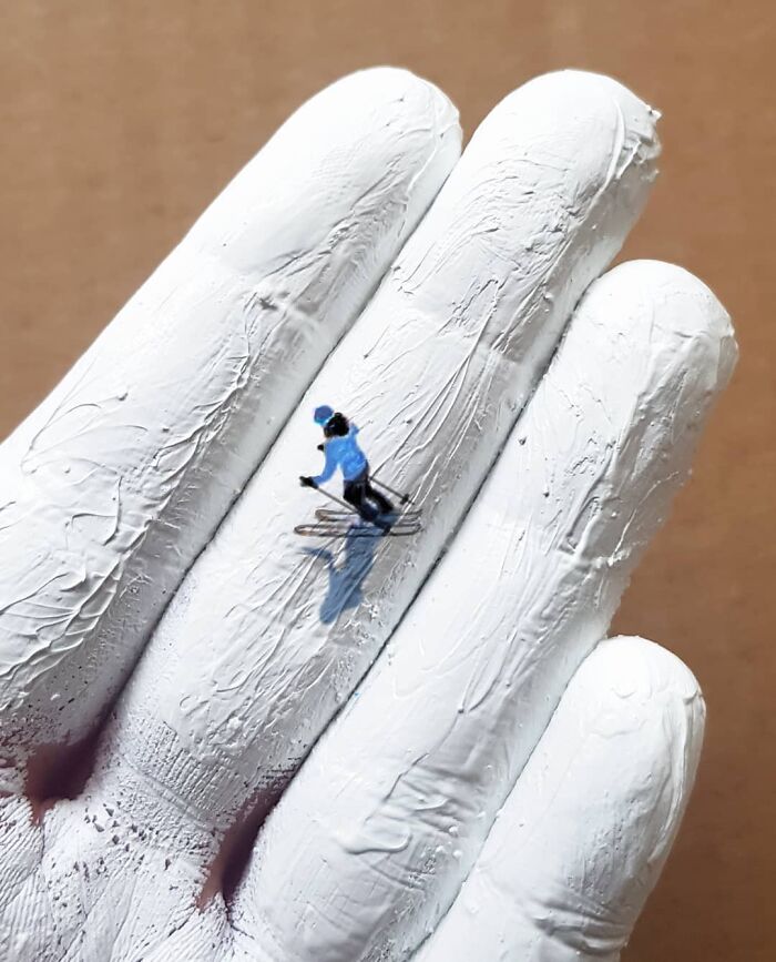 Artist Uses Her Hands As A Canvas To Show Her Hidden Worlds (39 Pics) Artist Uses Her Hands As A Canvas To Show Her Hidden Worlds (39 Pics)