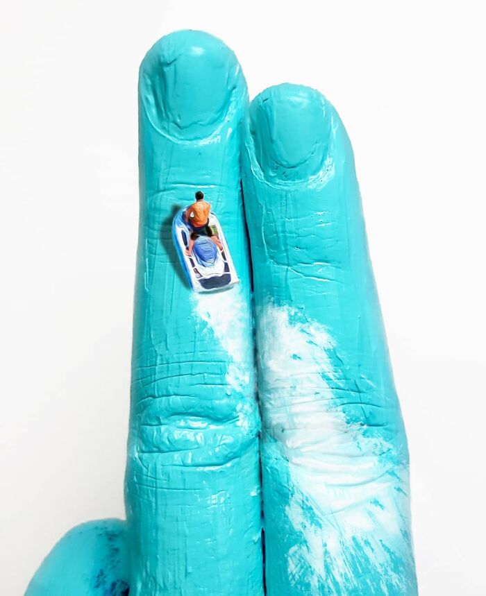 Artist Uses Her Hands As A Canvas To Show Her Hidden Worlds (39 Pics) Artist Uses Her Hands As A Canvas To Show Her Hidden Worlds (39 Pics)